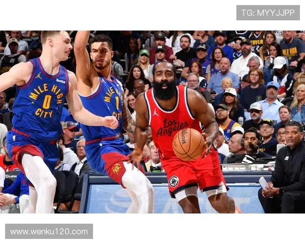 体育资讯平台评论热议:揭示赛事背后深层次影响与球迷心声 - 副本 (3)